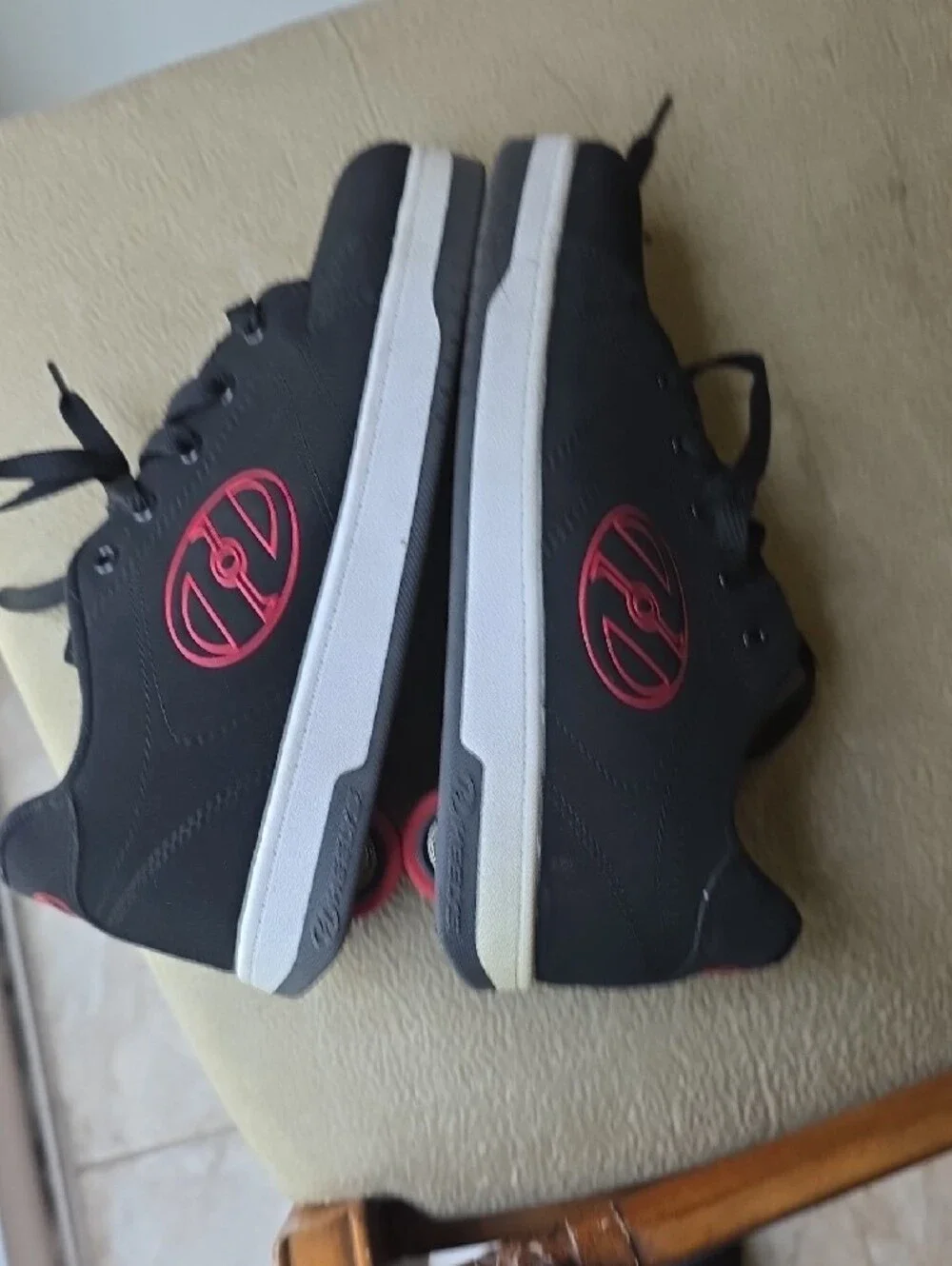 Heelys Boy's Black Sneakers with Red Accents Item#1084